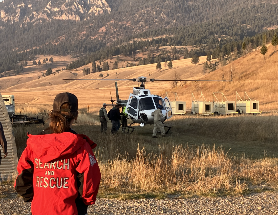 Hunter narrowly escapes charging grizzly near Hidden Lakes